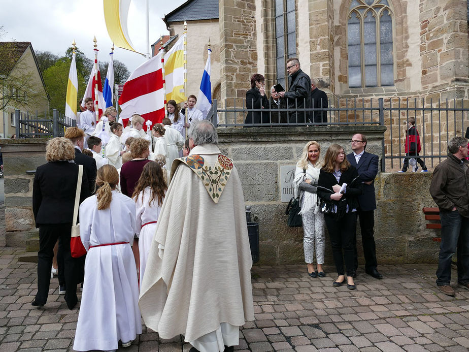 1. Heilige Kommunion in St. Crescentius (Foto: Karl-Franz Thiede)